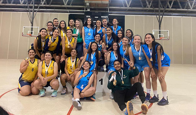 Selección de Baloncesto UNIMINUTO Bogotá posando