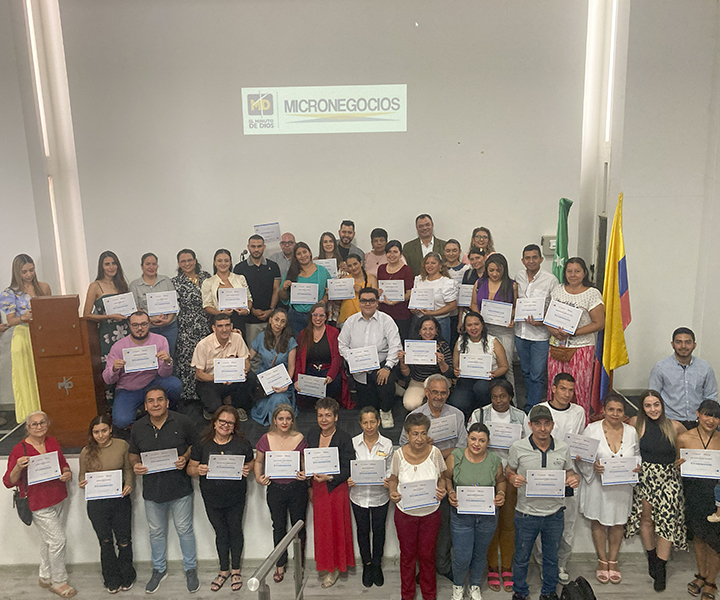 Entrega de certificados a Micronegocios