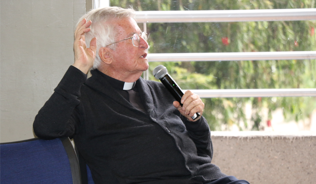 Padre Diego Jaramillo Cuartas, cjm dialogando en el primer encuentro de la Red de Escuelas Ecológicas Minuto de Dios.