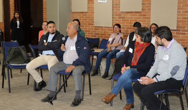 Aliados de la Red de Escuelas Ecológicas Minuto de Dios dialogando.