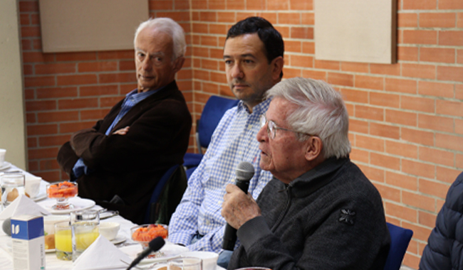 Padre Diego Jaramillo Cuartas CJM hablando en el Primer Encuentro 2024 del grupo Amén 