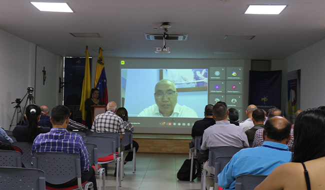 José Carlos Molina Becerra, de la Universidad de La Guajira realizando su intervención virtual