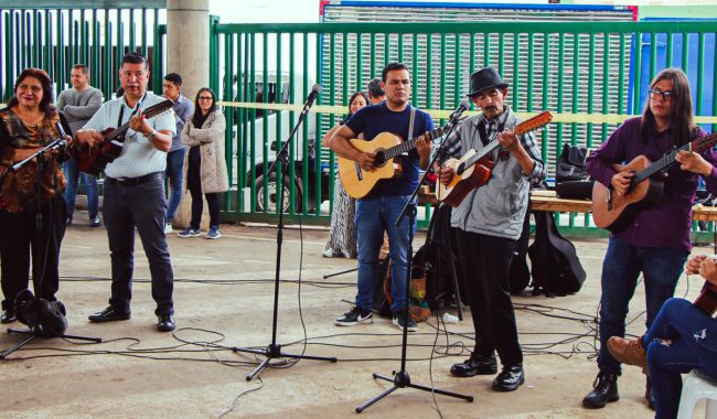 Intervención de música campesina, por parte de UNIMINUTO Zipaquirá en la Plaza de Mercado de Zipaquirá 