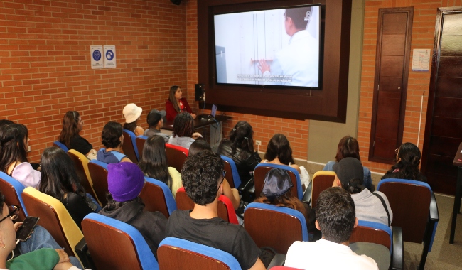 Estudiantes de UNIMINUTO asistieron a la charla sobre el intercambio académico en Chile