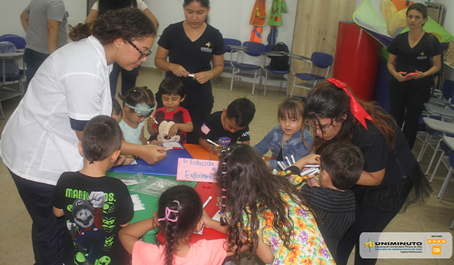 Actividad: Estación de experimentos, lanzamiento UNIMINUTO KIDS