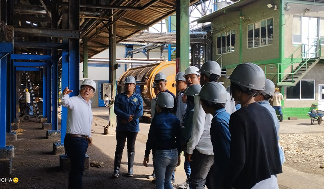 Estudiantes durante visita a Palnorte S.A.S.