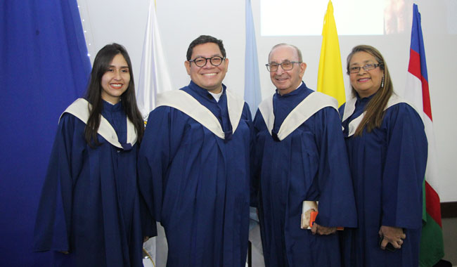 Mesa principal de la Ceremonia de Grados UNIMINUTO Cali