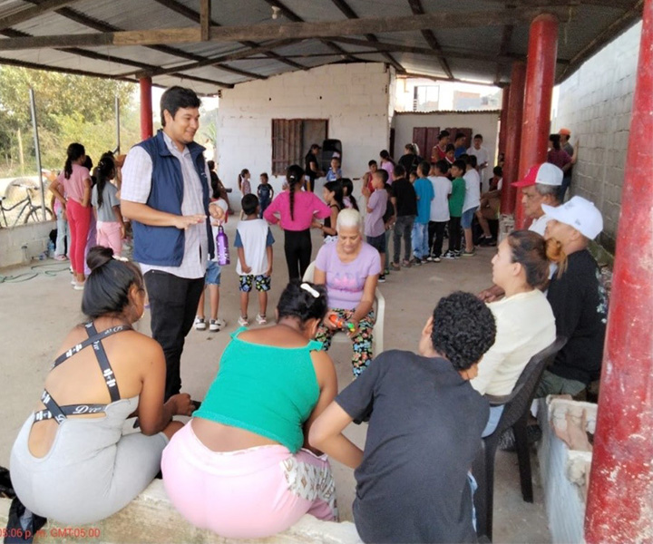 Estudiante de Trabajo Social de UNIMINUTO en su proyecto de inmersión en territorio.