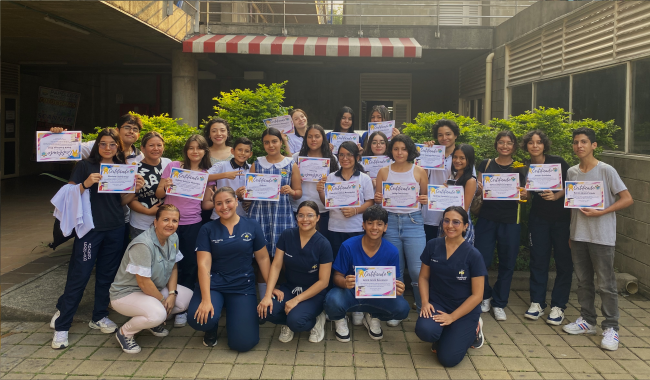 Equipo de la escuela de liderazgo