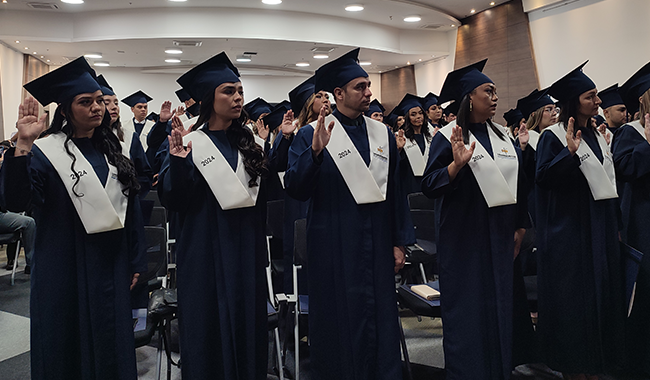 Promesa profesional de los graduandos 