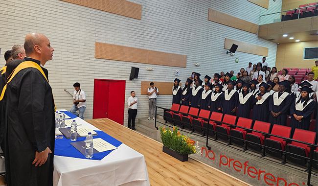 Estudiantes en su ceremonia de graduación UNIMINUTO Apartadó.