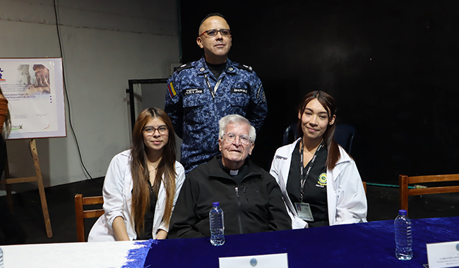 P. Diego Jaramillo, cjm y voluntarios