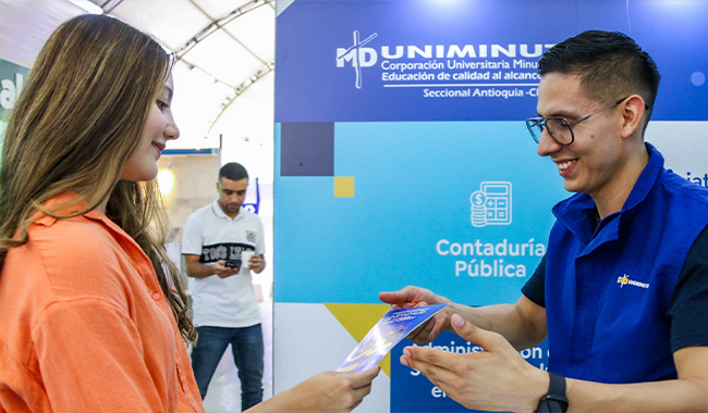 Usuarios compartiendo QR de la fiesta del libro 