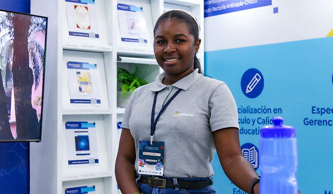 Orientadora de UNIMINUTO en la Fiesta del libro 