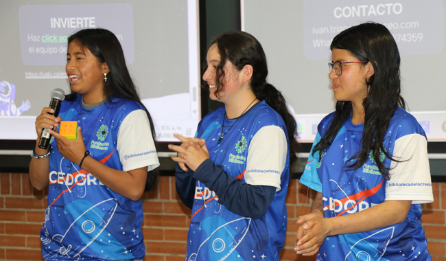 Representantes de “Hacedores a la NASA”