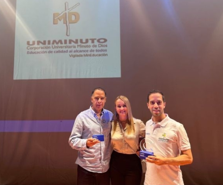 UNIMINUTO premio Coursera