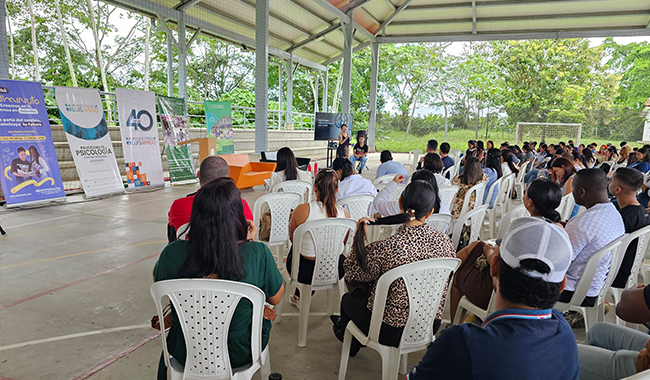 Asistentes prestando atención a lo expuesto en el XI Foro Subregional