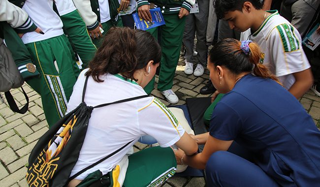Estudiantes de colegio visitando la sede de UNIMINUTO seccional Antioquia - Chocó