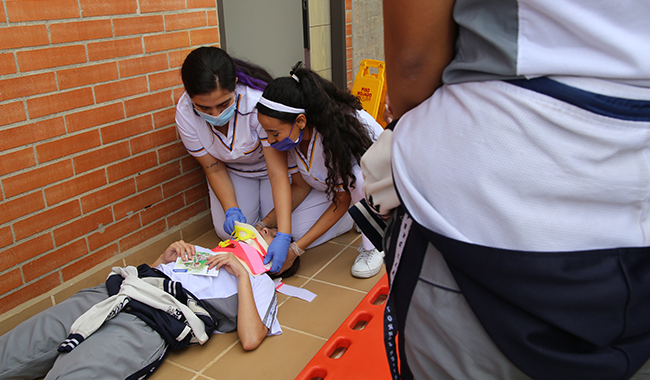 Estudiantes de colegio visitando la sede de UNIMINUTO seccional Antioquia - Chocó