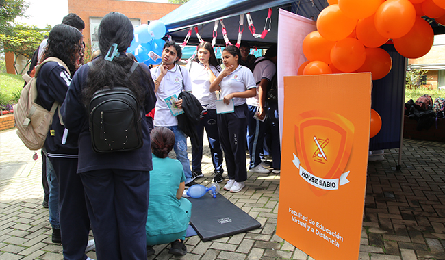Estudiantes de colegio visitando la sede de UNIMINUTO seccional Antioquia - Chocó