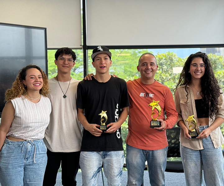Estudiantes finalistas de las olimpiadas de lectura creativa de ASCUN.
