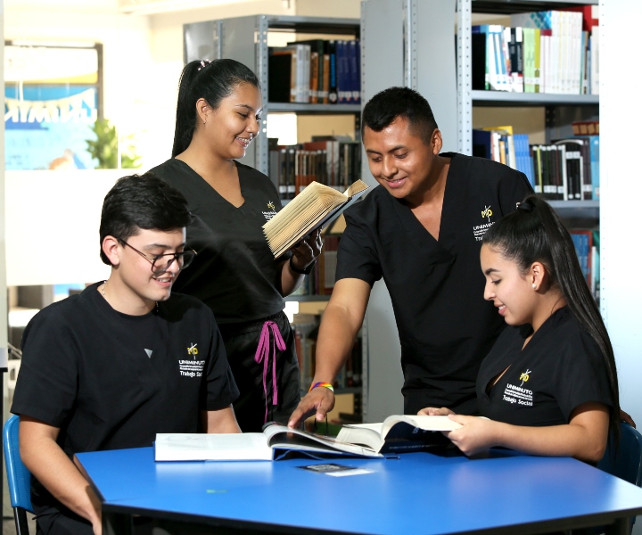 estudiantes de uniminuto compartiendo