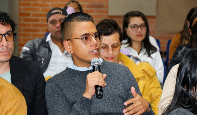 Estudiante UNIMINUTO participando en el 8° Coloquio de Investigación en Ambientes de Aprendizaje