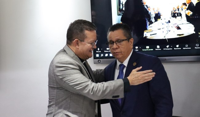 Padre Harold Castilla Devoz, cjm, Rector de UNIMINUTO y Vicepresidente de ASCUN junto a Jairo Miguel Torres Oviedo, Vicepresidente de ASCUN