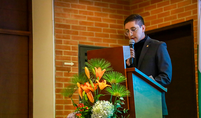 Moderador del panel de ponencias en el congreso internacional. 