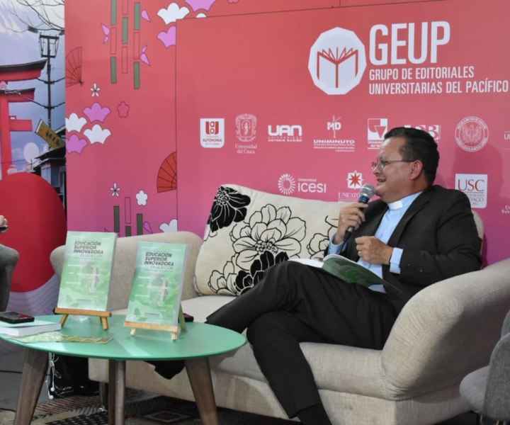 Foto del padre Harold Castilla, rector de UNIMINUTO