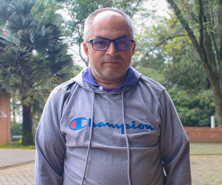 Docente Carlos Alberto Quintero de UNIMINUTO Seccional Antioquia - Chocó en el campus Bello.