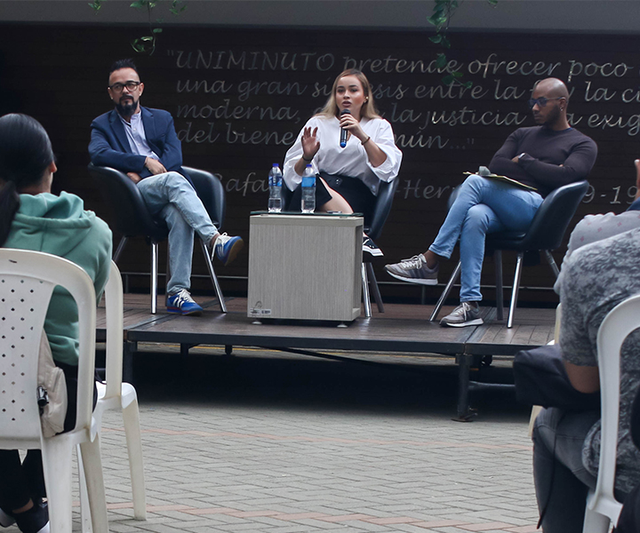 Ponentes en su conferencia en la semana del trabajo social de UNIMINUTO.