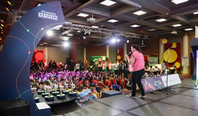 Las Olimpiadas STEM 2024 convocaron a 25.306 estudiantes de 220 instituciones educativas de Bogotá.