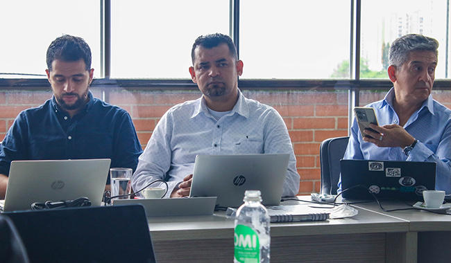 Directivos de UNIMINUTO reunidos con delgados de la jep