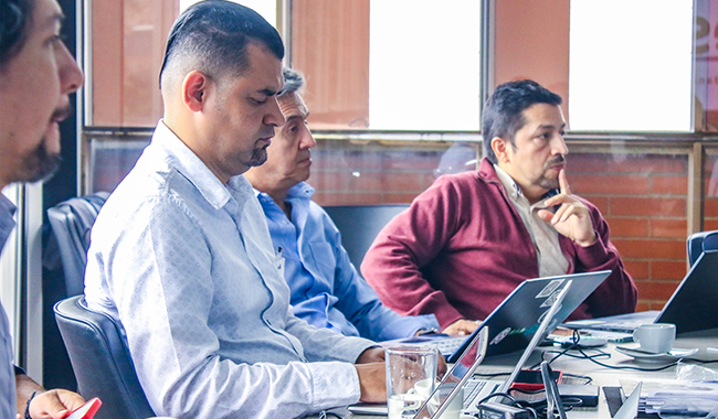 Directivos de UNIMINUTO reunidos con delgados de la jep