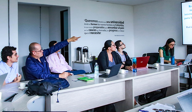 Directivos de UNIMINUTO reunidos con delgados de la jep