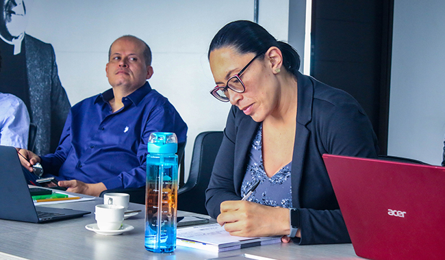 Directivos de UNIMINUTO reunidos con delgados de la jep