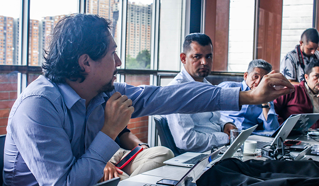 Directivos de UNIMINUTO reunidos con delgados de la jep