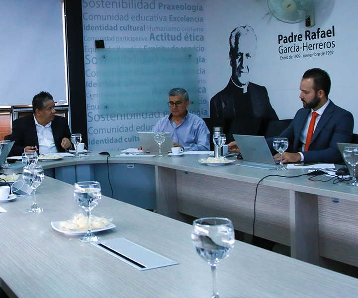 Reunión de directivos de UNIMINUTO con pares académicos del CNA