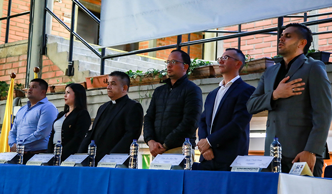 Integrantes de la mesa principal en el Banquete del Millón. 