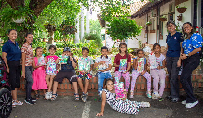 Actividad entrega de regalos a niños 