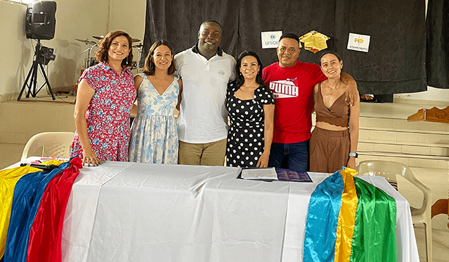 Directivos de la mesa principal de la ceremonia en Belén de Bajirá