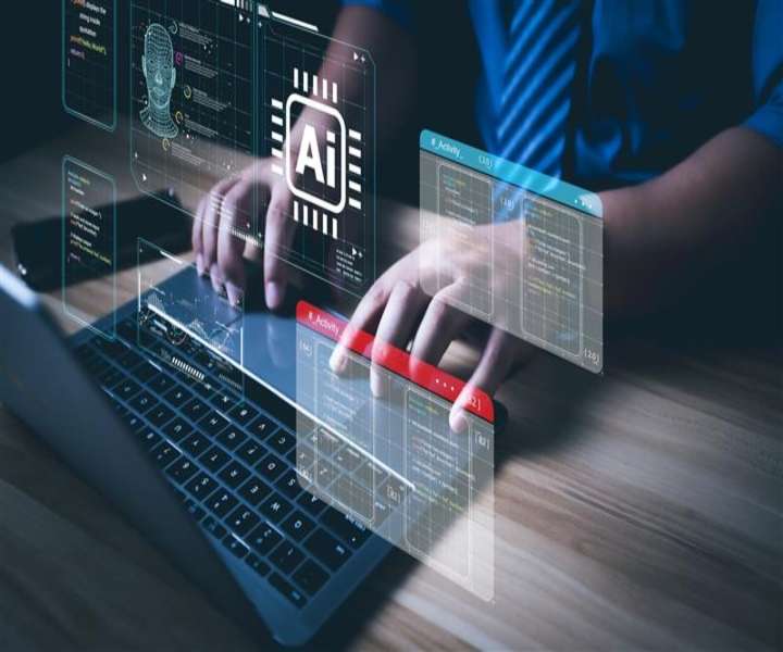 manos y teclado de computador