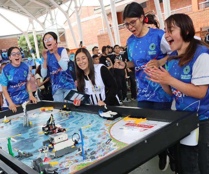 niños participantes de olimpiadas Stem
