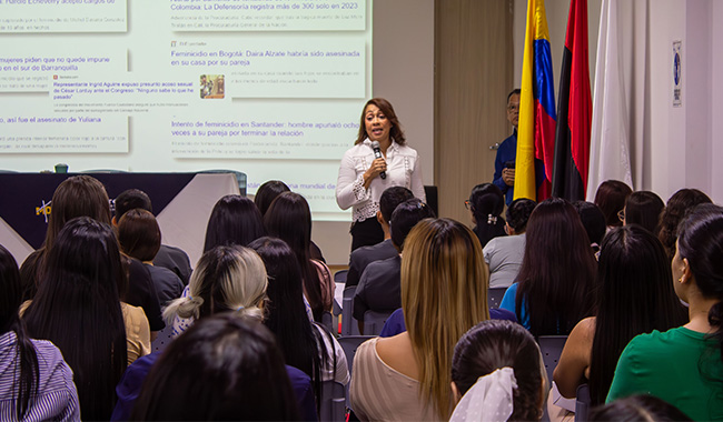 la Dra. Marelen Castillo dejó un mensaje contundente: la dignificación de la mujer es una responsabilidad colectiva