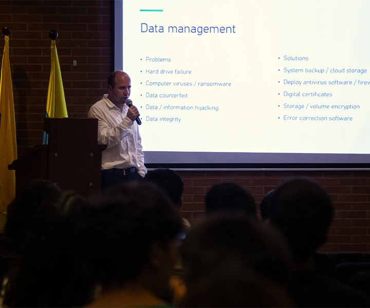 Dr Todor Kostadinov experto en tecnología 