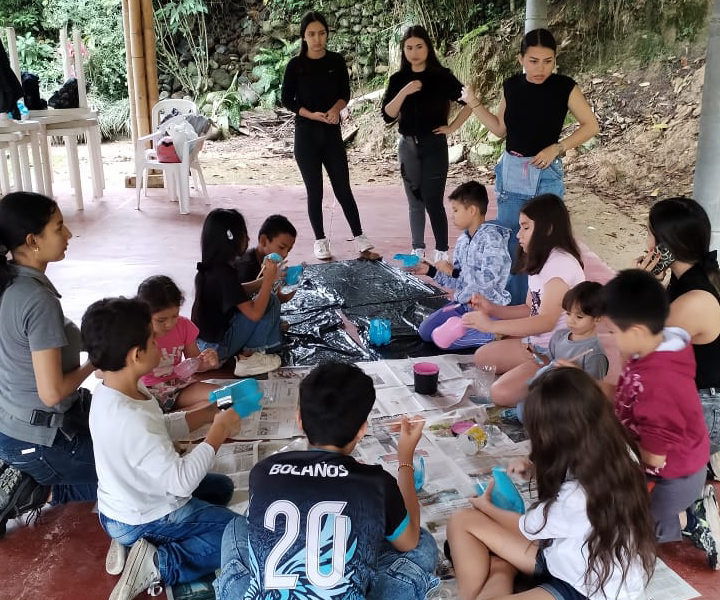 Estudiantes de práctica de Responsabilidad Social fortaleciendo procesos de formación y transformación.