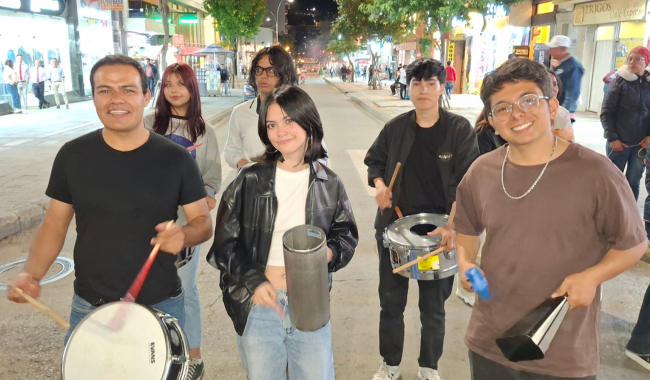 Grupo Cultural Campesino del Centro Universitario de Zipaquirá en desfile