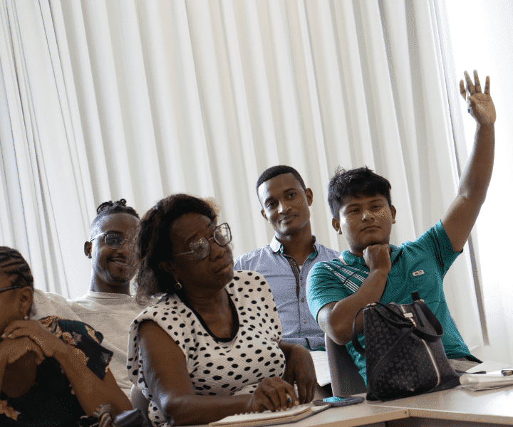 Participantes entre hombres y mujeres de la región Quibdó, participando en el taller de Narrativas de paz