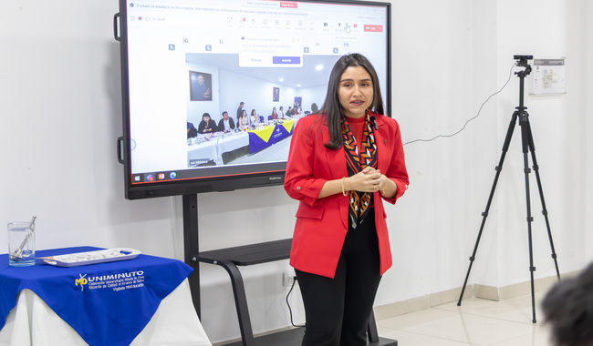 Liderando el proceso, la Rectora (e) Ángela María Quiceno promueve la educación de calidad en todos los territorios de la región.